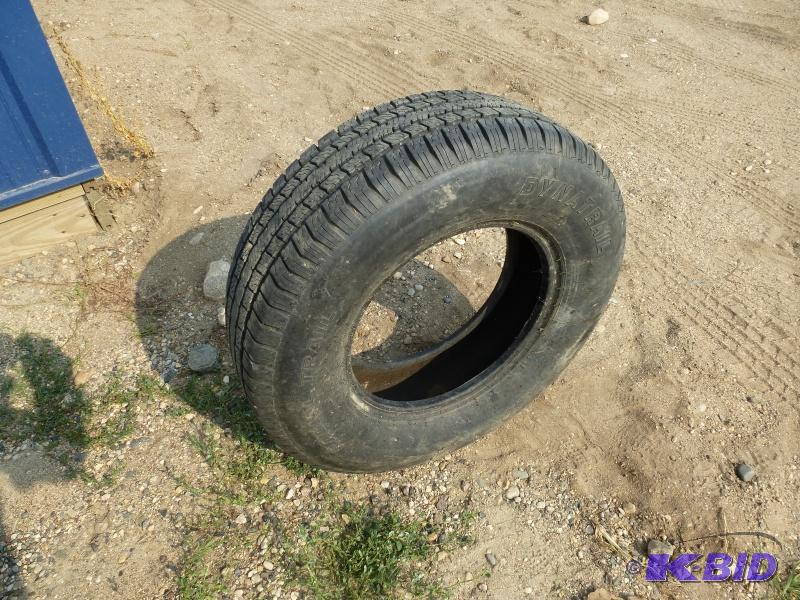 Dyna Trail Tire ST 22575R15 Like new condi...