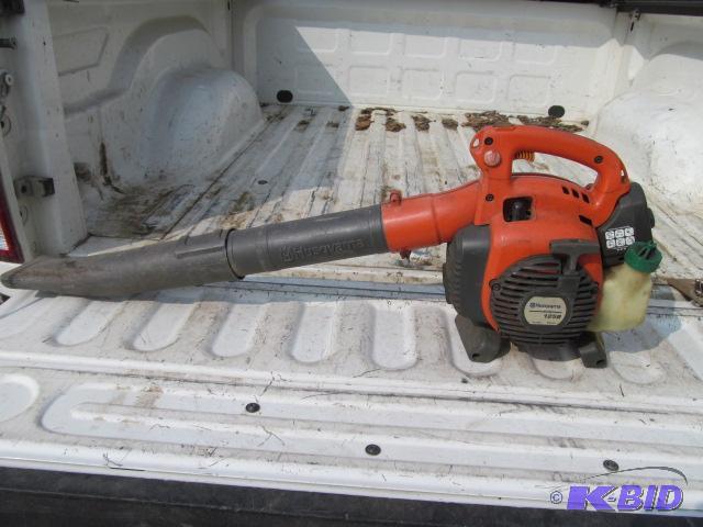 lot 9 image: Husqvarna 125B Blower  Features & Notes ...
