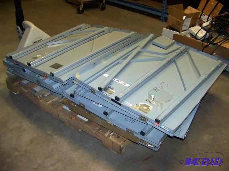lot 100 image: Metal Easels  Flip Chart Stands