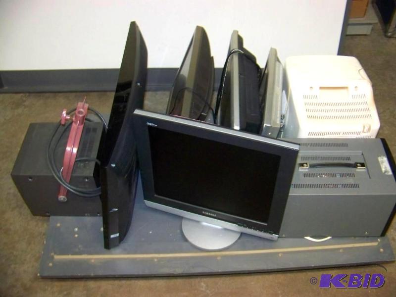 lot 127 image: PARTS  REPAIR LOT - TVsMonitors