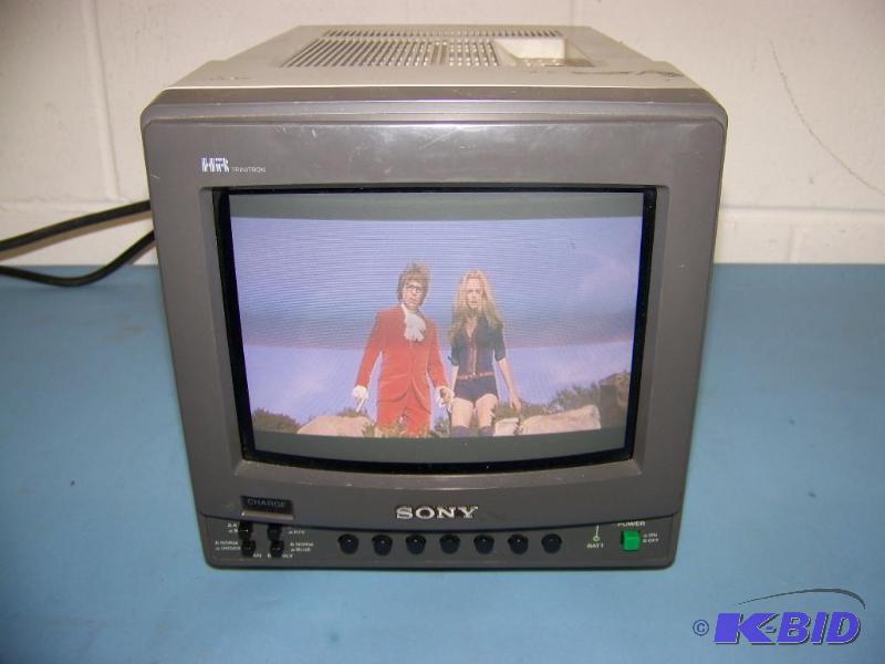 lot 38 image: Sony, 8, HR Trinitron, Color Video Monitor