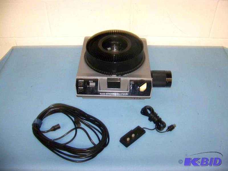 lot 49 image: Kodak, Slide Projector with Slide Tray, Remote Control and Padded Carrying Case