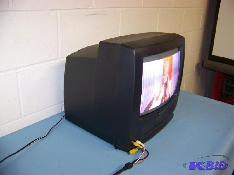 lot 51 image: Panasonic, 13, TVVCR Combo with Remote Control