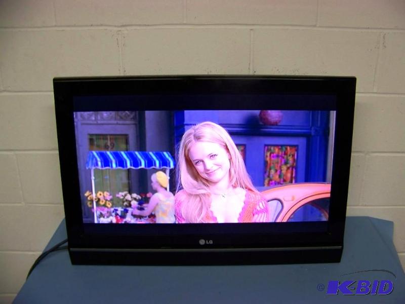 lot 6 image: LG, 32, Flat Panel, LCD Monitor with Remote Control
