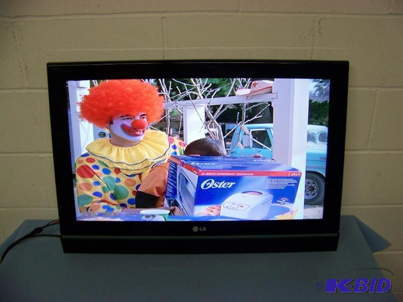 lot 7 image: LG, 32, Flat Panel, LCD Monitor with Remote Control