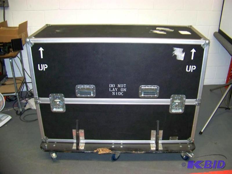 lot 85 image: Olympic, Large, Hard-Sided Travel Case on Wheels - padded for Flat Screen MonitorsTVs