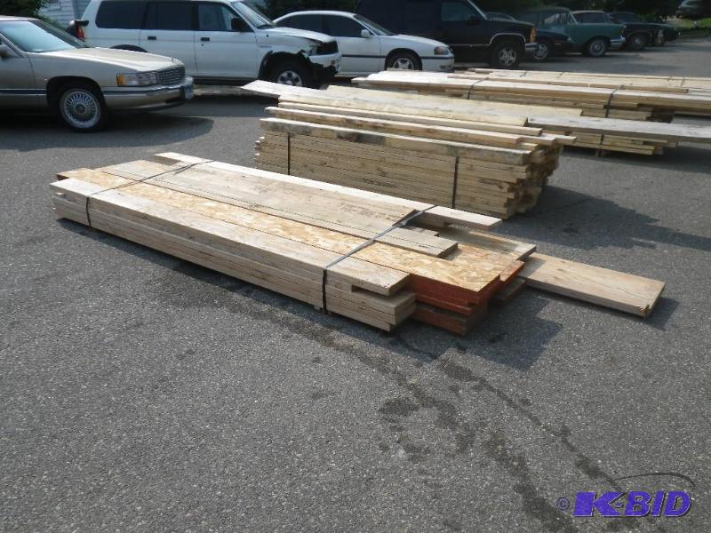 lot 16 image: Pile of new wood laminate beams, approx 20, s...