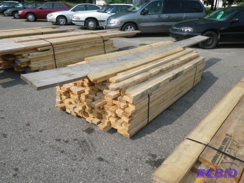 lot 17 image: Pile of wood 2x4x8, approx 100...