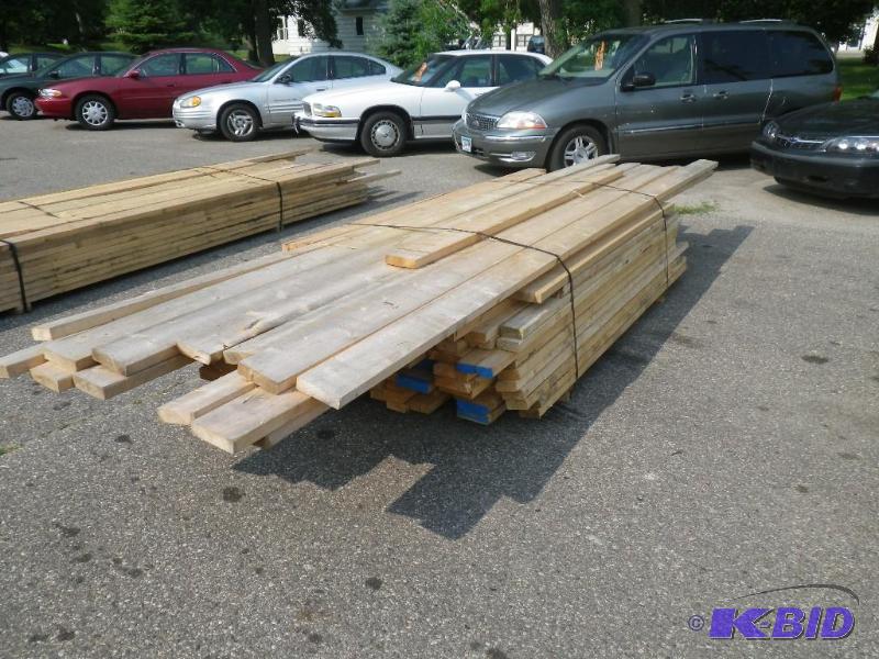 lot 18 image: Pile of wood, 2x4x8 and 2x6x12, approx 100 pi...