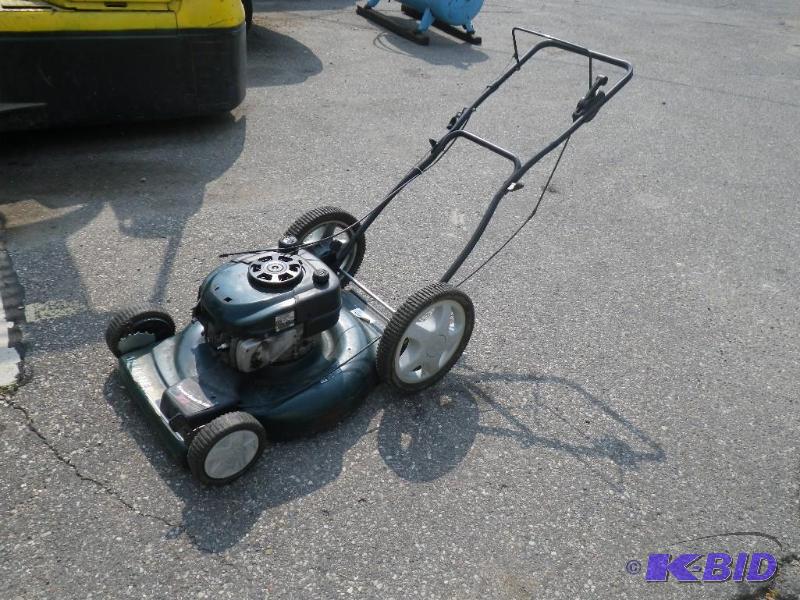 lot 21 image: Push mower, runs but needs new cable...
