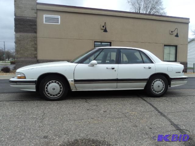 lot 4 image: Year 1994 Make Buick Model LeSabre Vehicle...