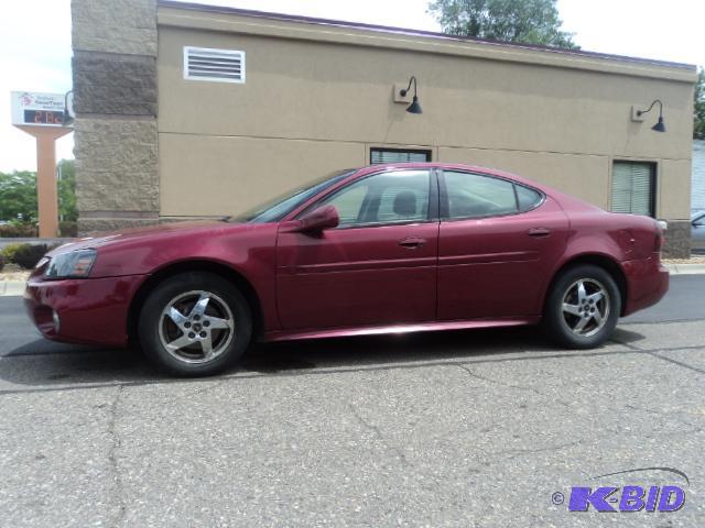 lot 7 image: Year 2004 Make Pontiac Model Grand Prix Ve...
