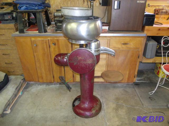 lot 1 image: International Harvester, McCormick Deering Cream Separator