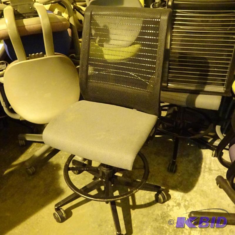 lot 10 image: Steelcase adjustable height stool on wheels. ...