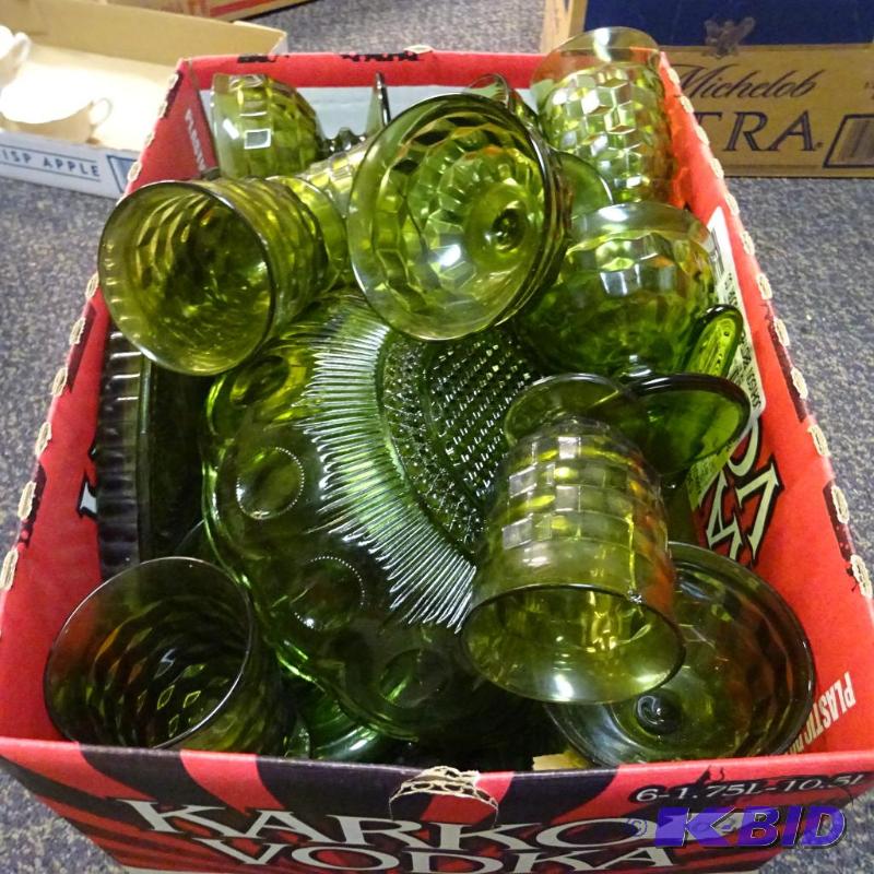 lot 100 image: Lots of misc green glassware...