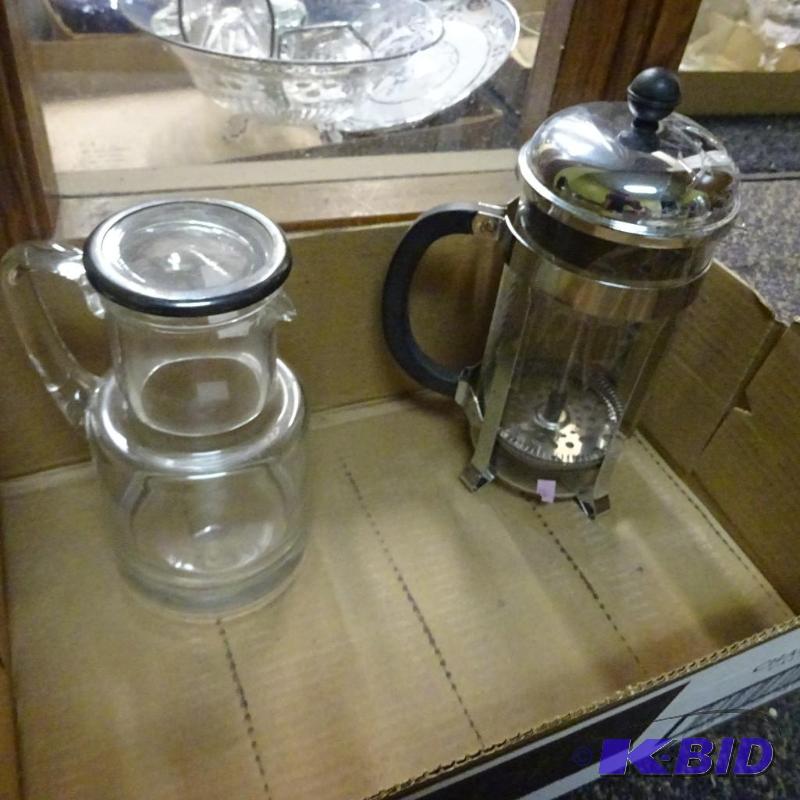 lot 109 image: Tea maker. Juice server...