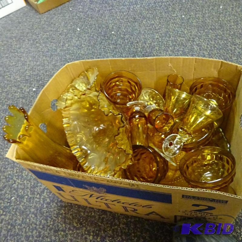 lot 112 image: Yellow decorative glassware...