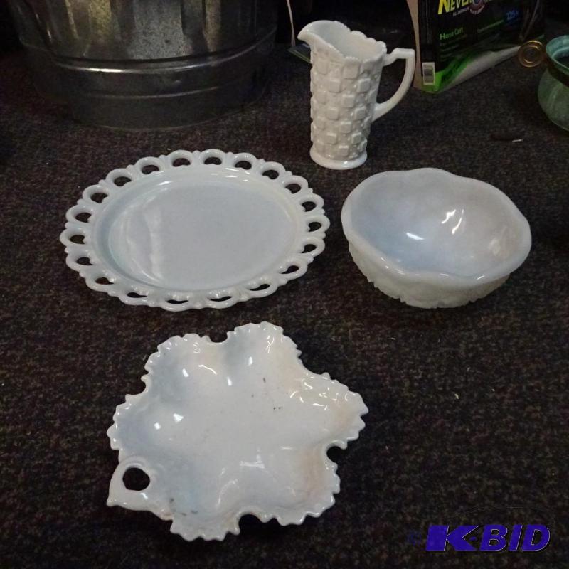 lot 119 image: Misc milk glass pieces...