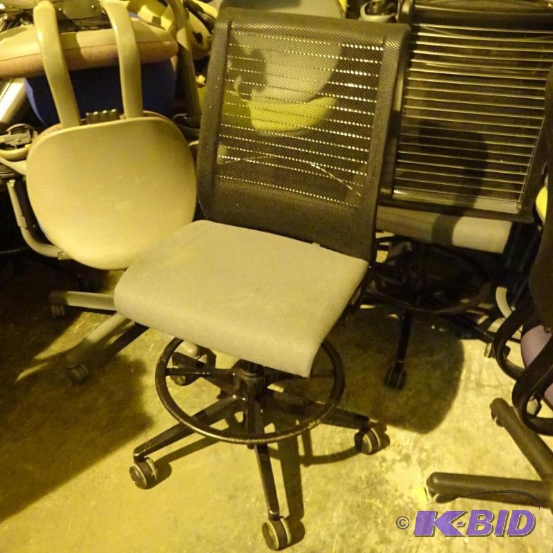 lot 12 image: Steelcase adjustable height stool on wheels. ...