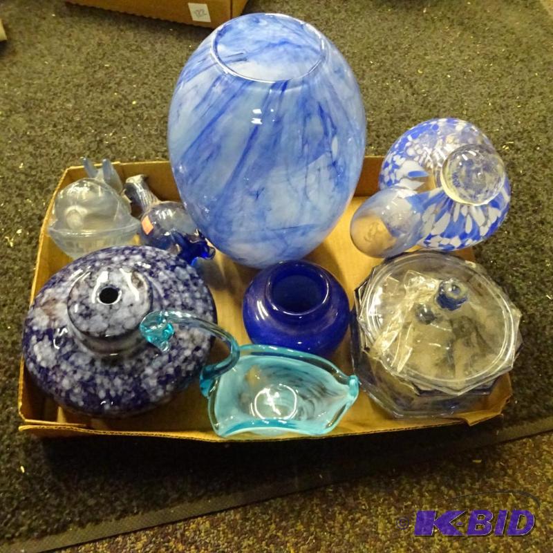 lot 121 image: Misc blue decorative glassware...