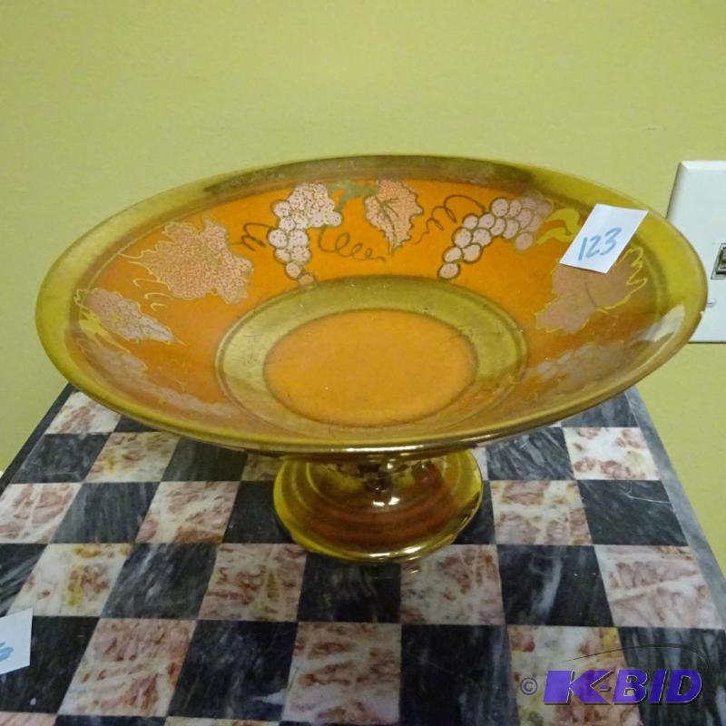 lot 123 image: Decorative pedestal bowl...