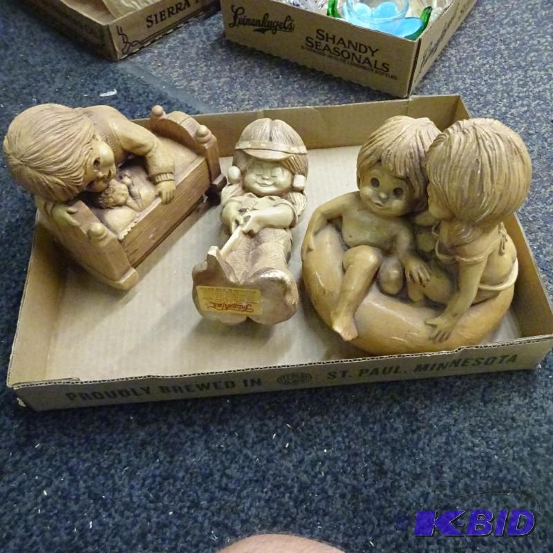lot 128 image: 3 Fannykins figurines....