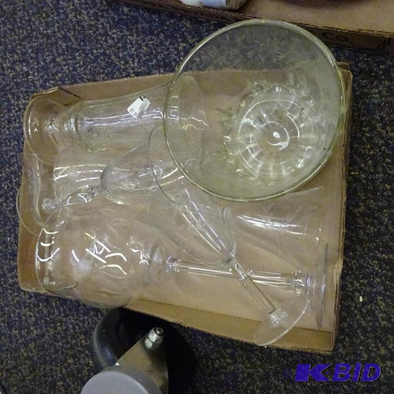 lot 155 image: Misc glasses. Vase. Glass bowl...