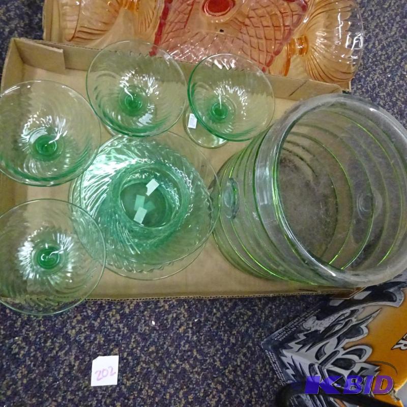 lot 166 image: Green dishware...