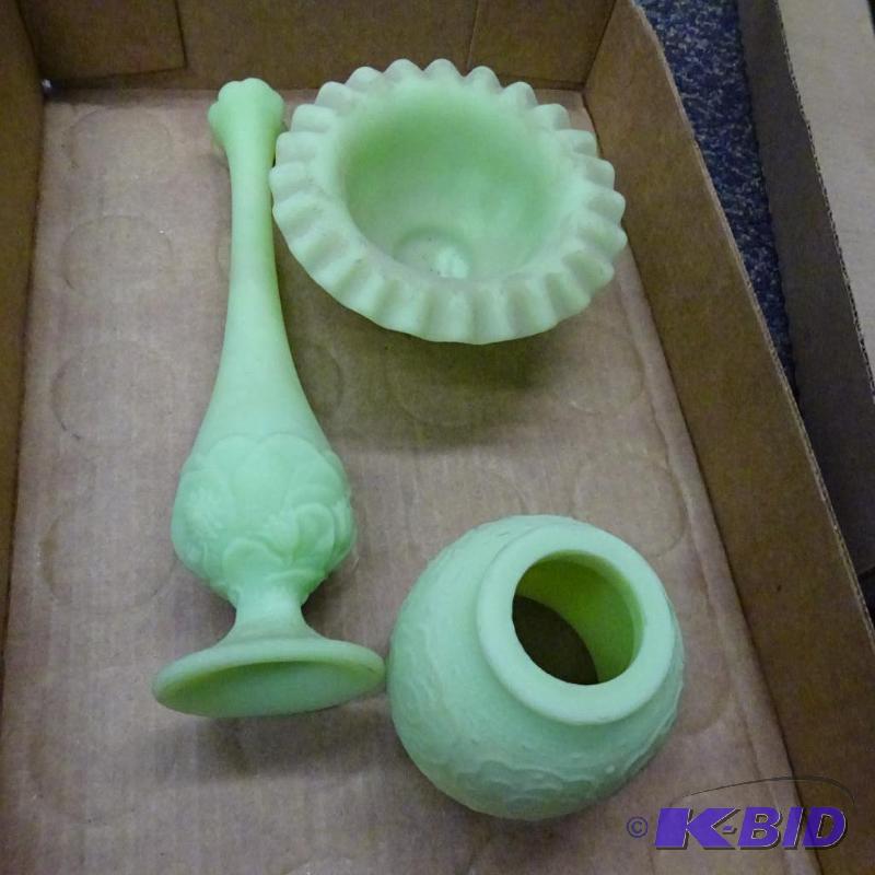 lot 173 image: Fenton glassware...