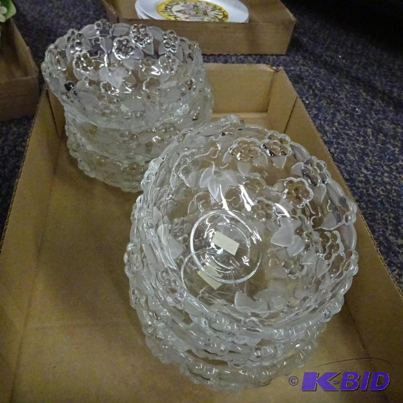 lot 176 image: 6 decorative glass bowls. Matching...