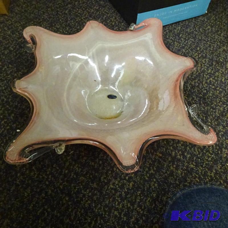 lot 178 image: Decorative glass bowl. Lavo Razione Arte Mura...