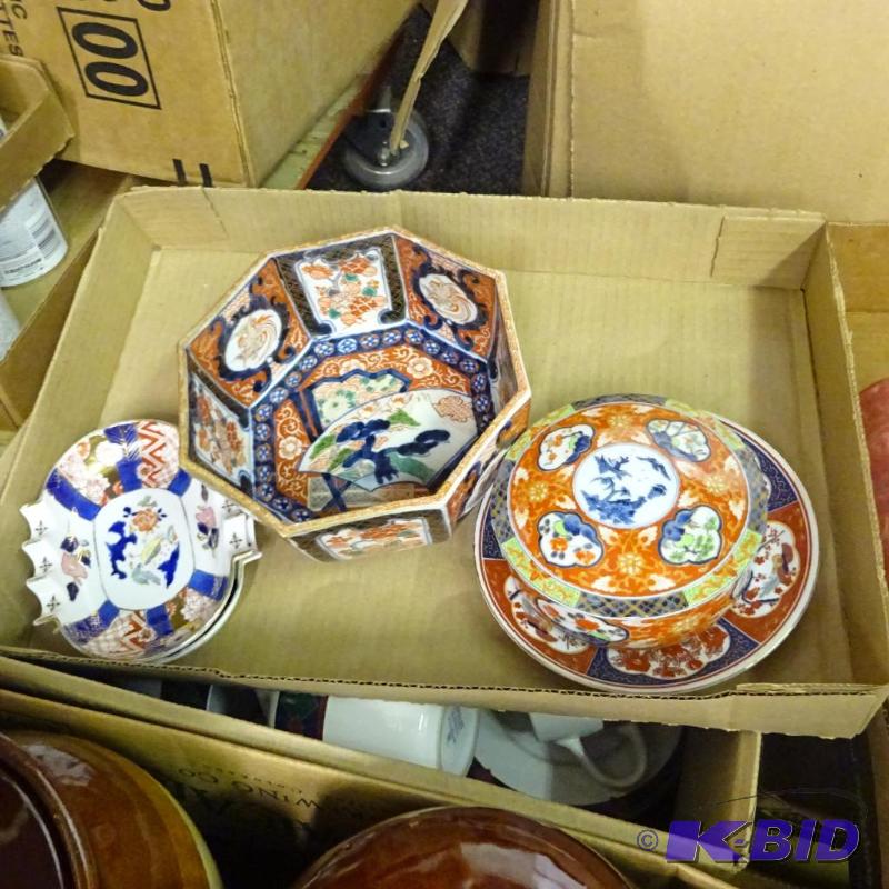 lot 182 image: Misc asian theme glassware...