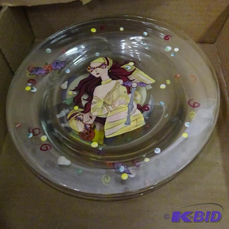 lot 185 image: 4 hand painted Halloween plates...