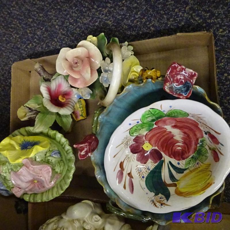 lot 187 image: Misc decorative glassware...