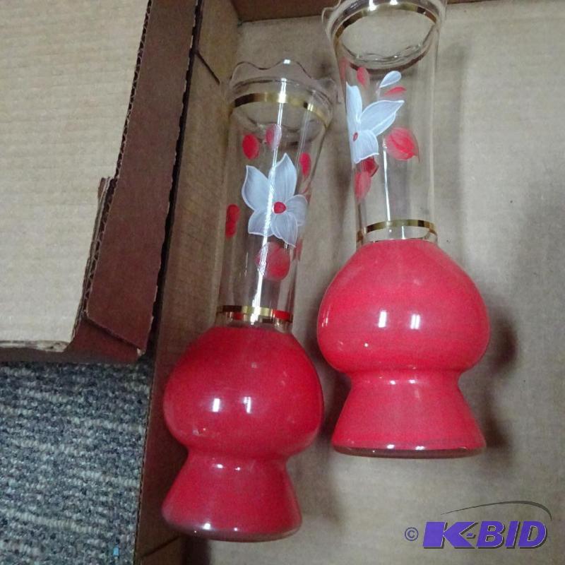 lot 200 image: 2 glass vases...
