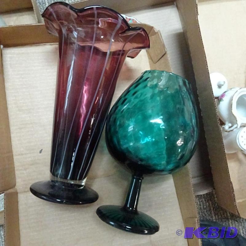 lot 213 image: Colored glassware...
