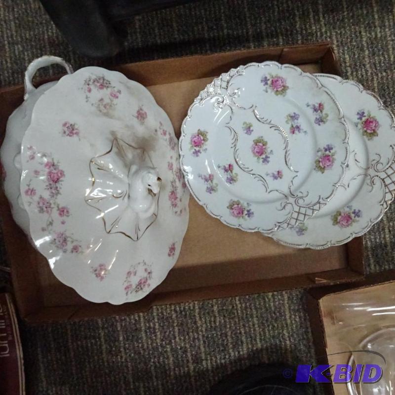 lot 218 image: Stinthal covered bowl. 2 China plates...