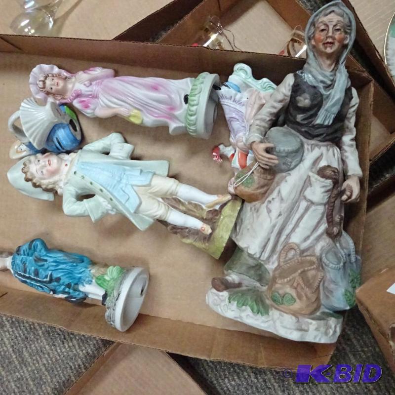 lot 222 image: Misc collectible figurines...