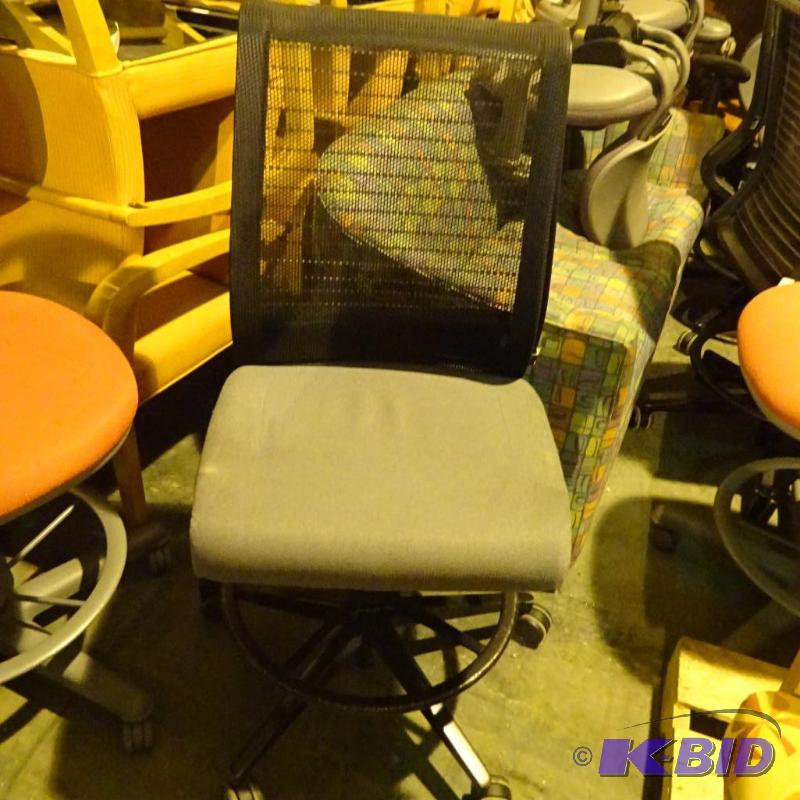 lot 32 image: Steelcase adjustable height stool on wheels. ...