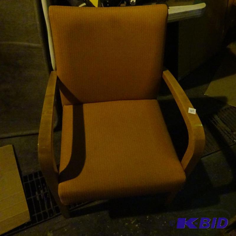 lot 36 image: Wood framed cushioned side chair...