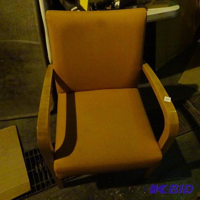 lot 40 image: Wood framed cushioned side chair...