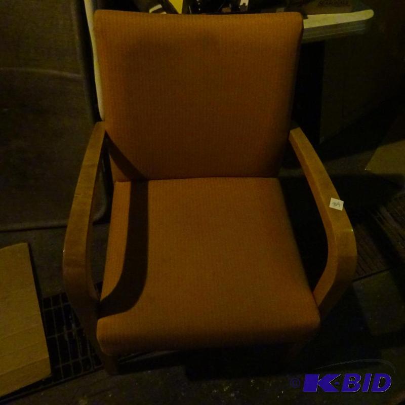 lot 44 image: Wood framed cushioned side chair...