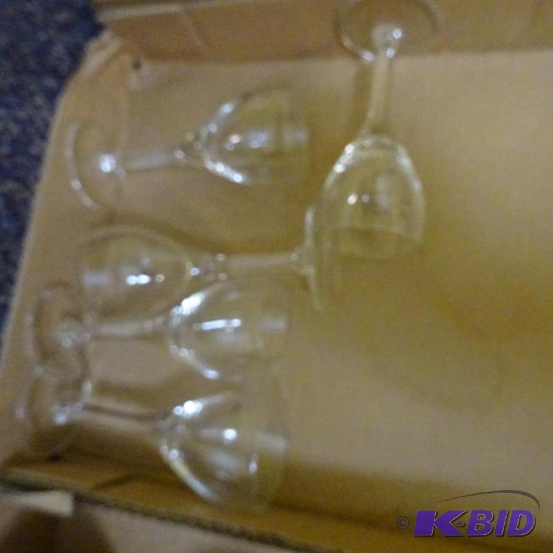 lot 52 image: 5 glass shot glasses...