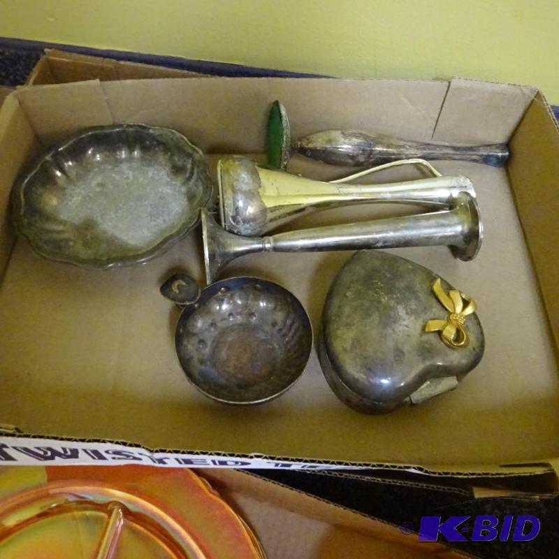 lot 59 image: Misc pieces of silver plate...