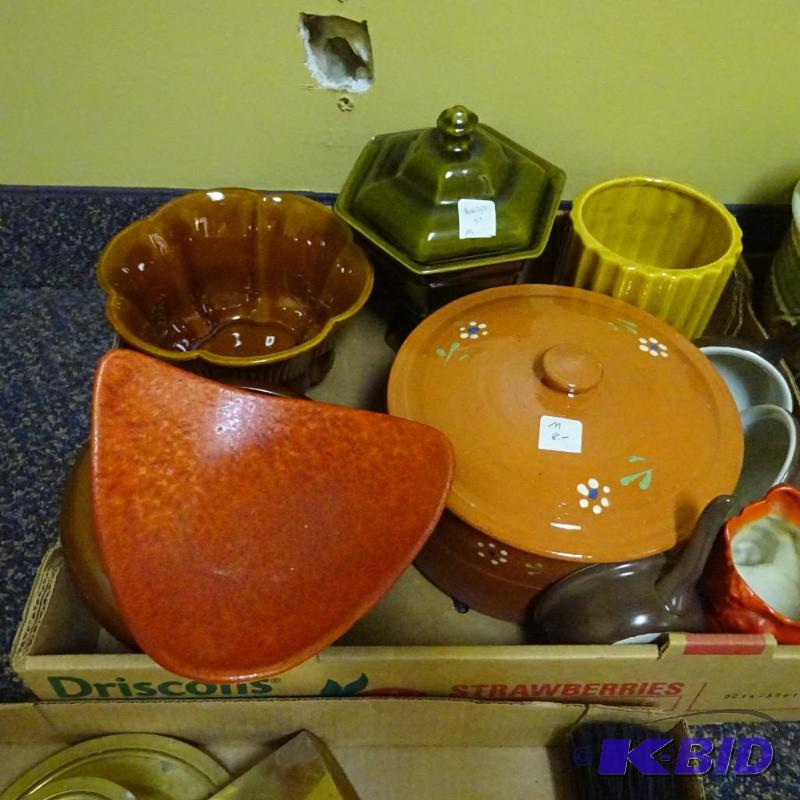 lot 62 image: Misc vintage collectible pottery...