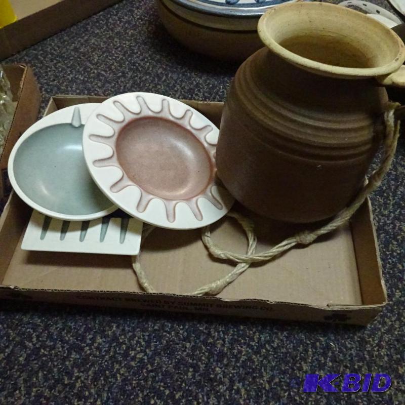 lot 66 image: Misc pottery...