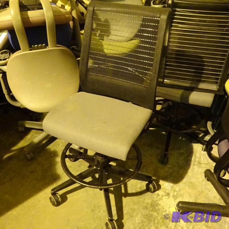 lot 8 image: Steelcase adjustable height stool on wheels. ...