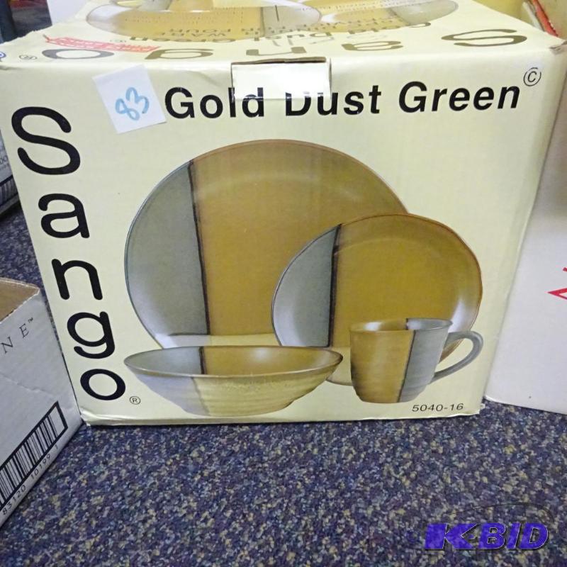 lot 83 image: Sango gold dust green 16 piece dinnerware ser...
