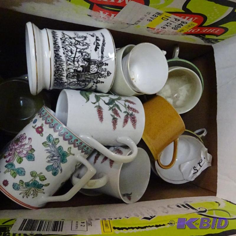lot 86 image: Box full of coffee cups...