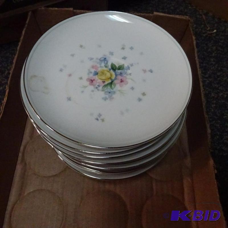 lot 93 image: 16 matching china plates. Desert size. Melani...